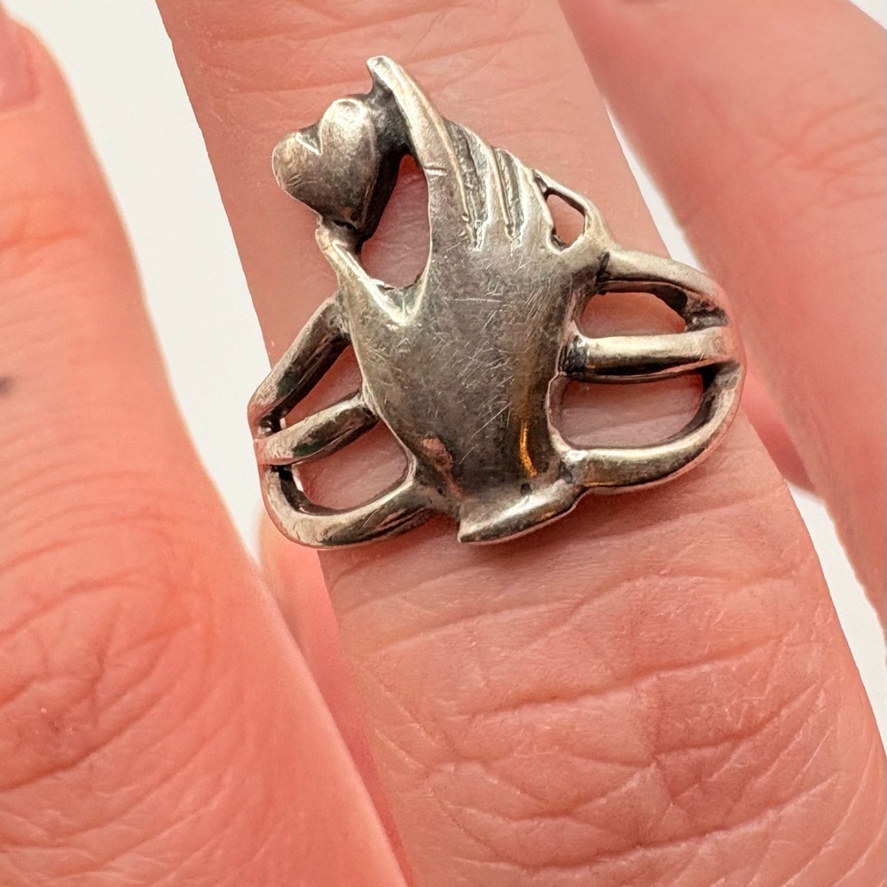 Vintage 925 Sterling Silver Hand Holding Heart Ring - Picture 6 of 8